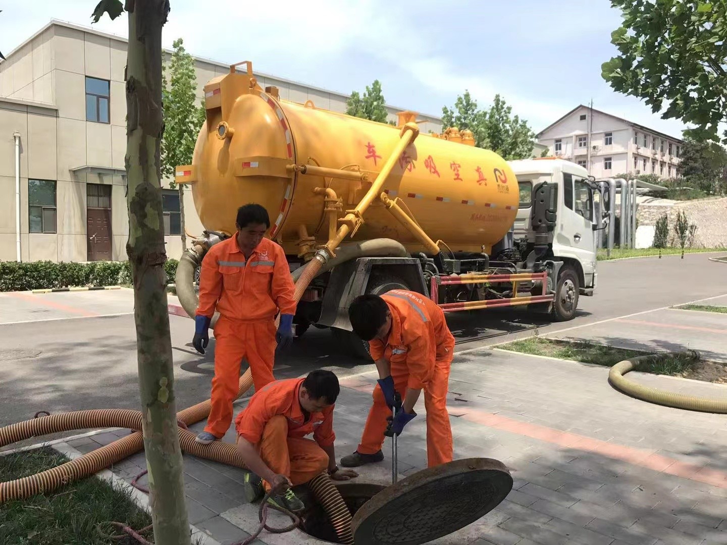 佳县化粪池清理与5-8吨吸粪车施工效率分析